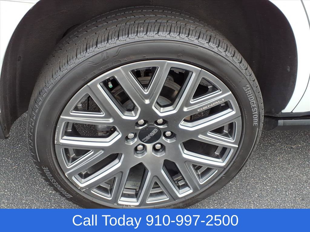 Used 2025 GMC Yukon Denali Ultimate w/ LPO, Floor Liner Package AWD/4WD image 8