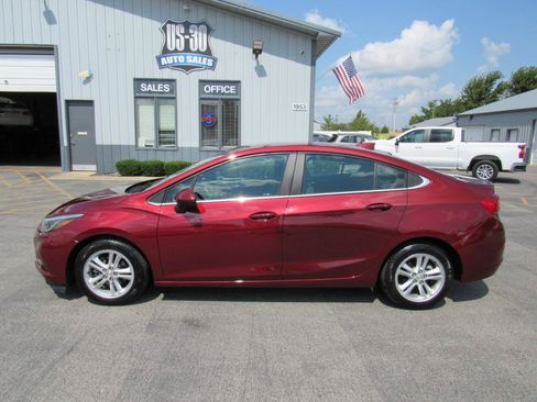 Used 2016 Chevrolet Cruze LT w/ Convenience Package FWD image 3