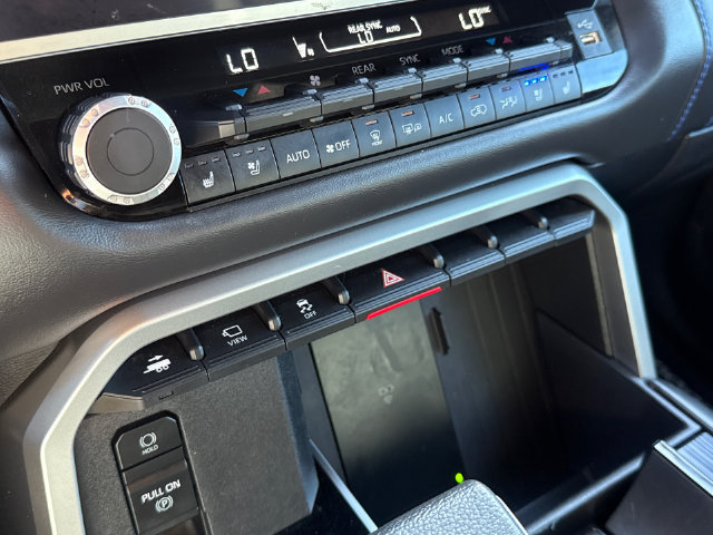 Used 2025 Toyota Sequoia Platinum AWD/4WD image 28