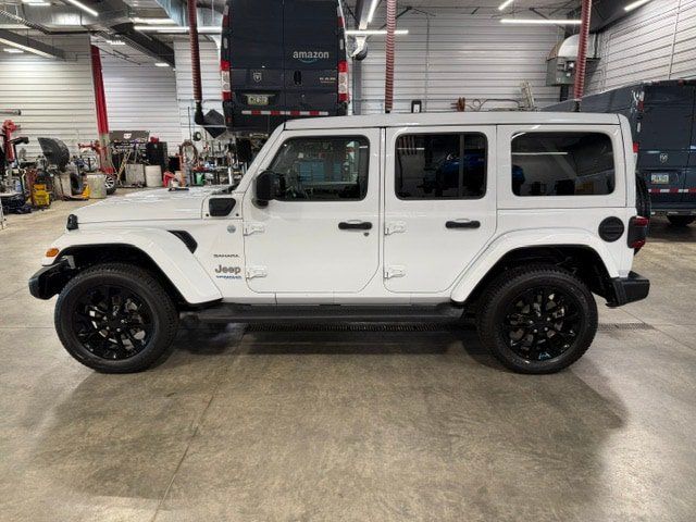 Used 2022 Jeep Wrangler Unlimited Sahara AWD/4WD image 34