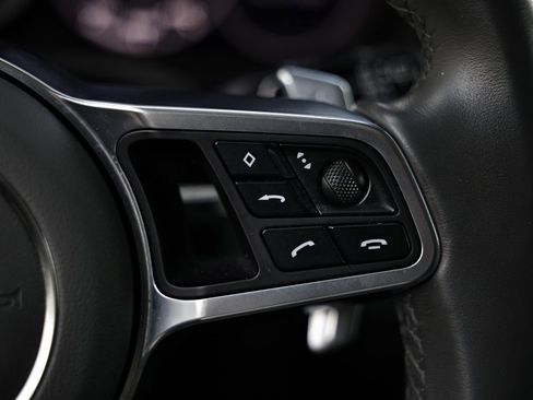 Used 2022 Porsche Cayenne Platinum Edition image 36