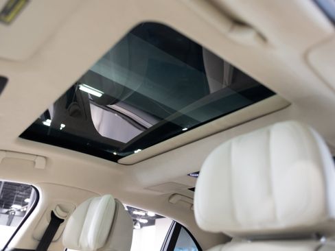 Used 2023 Bentley Flying Spur Plug-In Hybrid AWD/4WD image 29