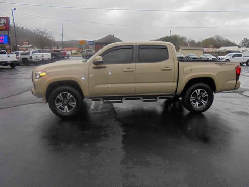 Used 2019 Toyota Tacoma TRD Sport image 1