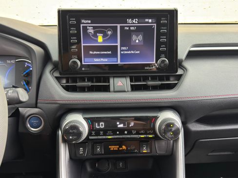 Used 2021 Toyota RAV4 SE w/ Weather & Moonroof Package AWD/4WD image 23