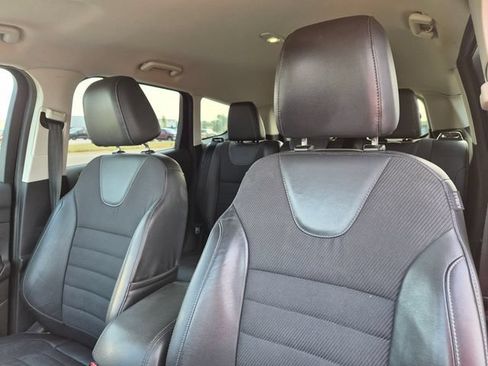 Used 2016 Ford Escape SE w/ SE Chrome Package FWD image 9