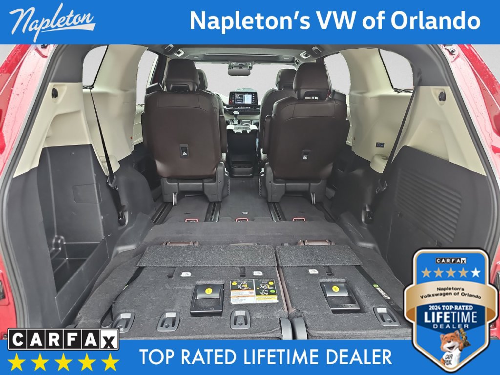 Used 2024 Toyota Sienna Platinum FWD image 32