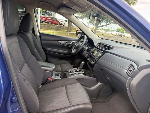 Used 2017 Nissan Rogue SV image 30