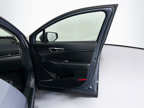 Used 2025 Kia Sportage LX FWD image 32