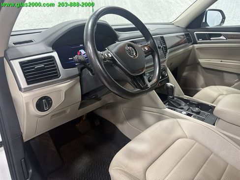 Used 2018 Volkswagen Atlas SEL Premium image 3