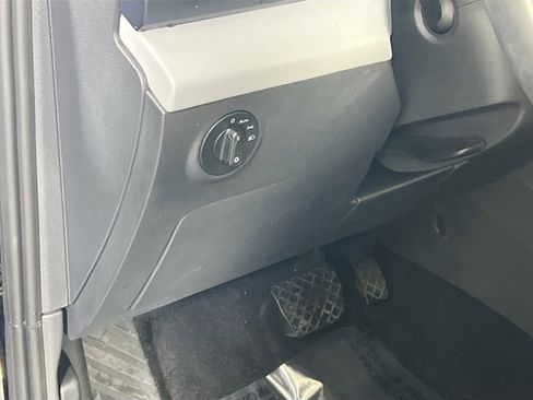 Used 2022 Volkswagen Taos SE image 10