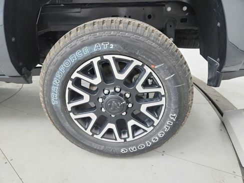New 2025 RAM 2500 Limited AWD/4WD image 38