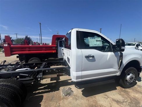 New 2025 Ford F350 XL w/ XL Chrome Package image 4