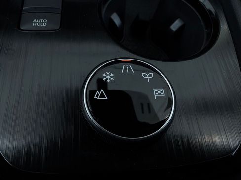 Used 2025 Nissan Rogue SV AWD/4WD image 26