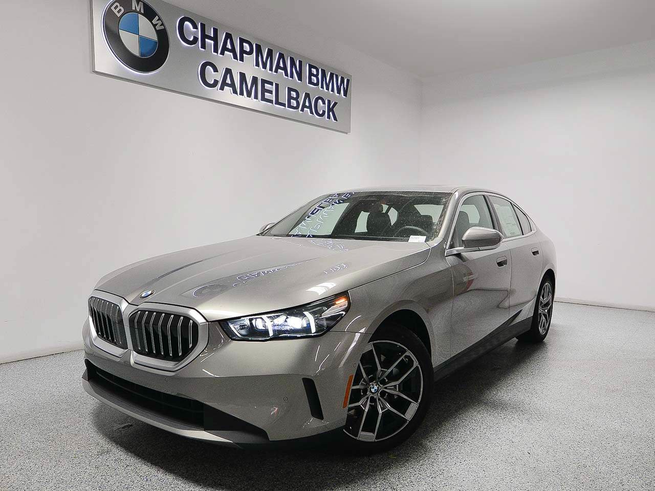 Used 2026 BMW 530i RWD image 1