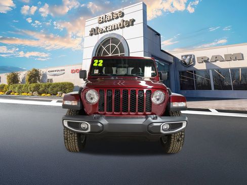 Used 2022 Jeep Gladiator Sport image 11