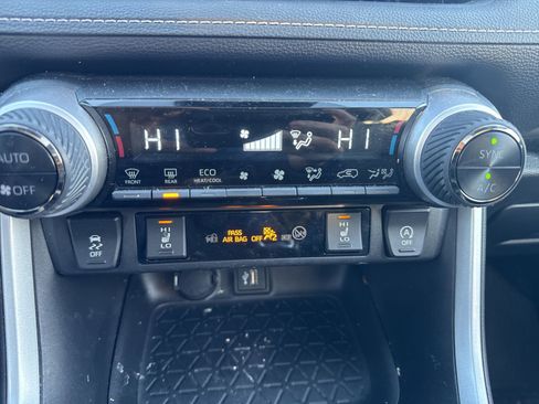 Used 2023 Toyota RAV4 XLE Premium image 14