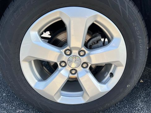 Used 2018 Jeep Compass Latitude w/ Popular Equipment Group AWD/4WD image 16
