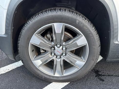 Used 2018 GMC Acadia SLT w/ LPO, Cargo Package image 10