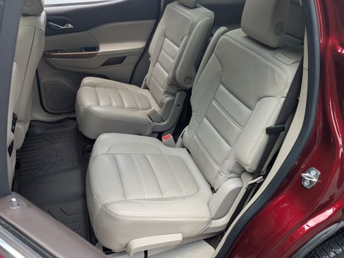 Used 2017 GMC Acadia Denali w/ Technology Package FWD image 17
