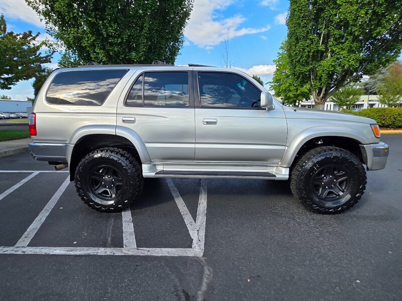 Used 2002 Toyota 4Runner SR5 AWD/4WD image 4
