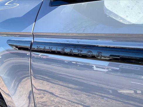 New 2026 Lincoln Navigator L Reserve w/ Jet Appearance Package AWD/4WD image 15