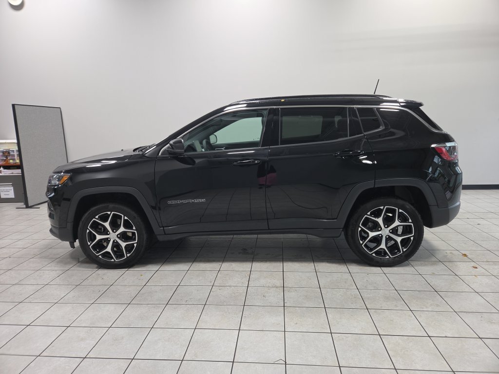 Used 2024 Jeep Compass Limited AWD/4WD image 5
