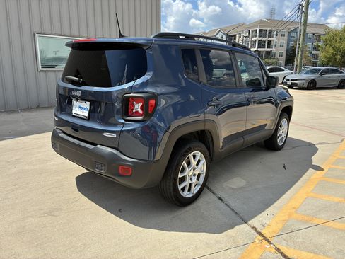 Used 2022 Jeep Renegade Latitude AWD/4WD image 8