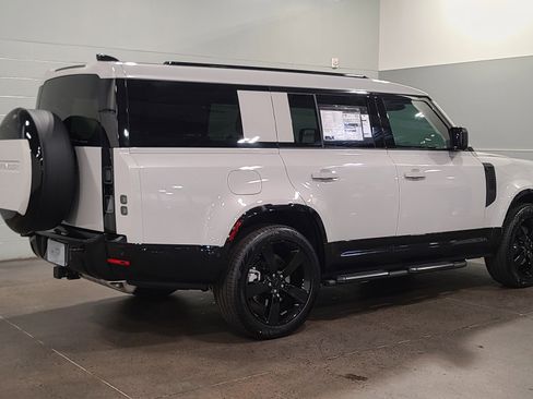 New 2026 Land Rover Defender 130 X-Dynamic SE AWD/4WD image 2