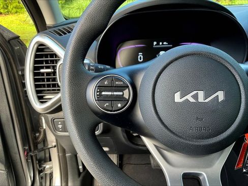 Used 2025 Kia Soul LX FWD image 19