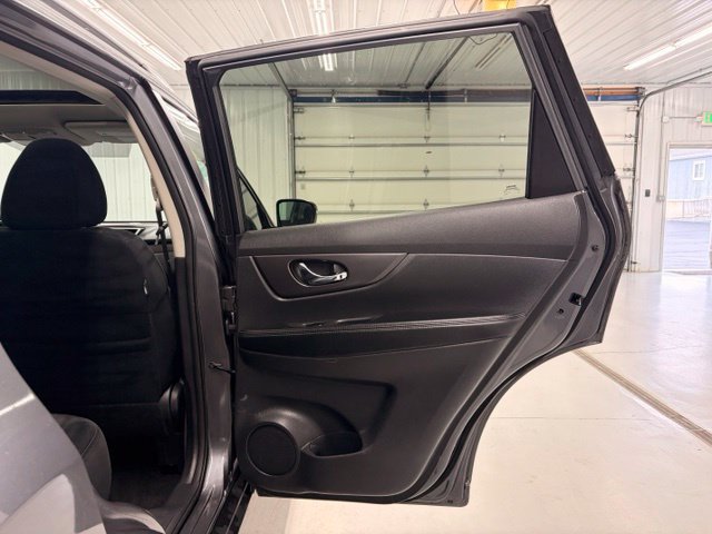 Used 2016 Nissan Rogue SV AWD/4WD image 8