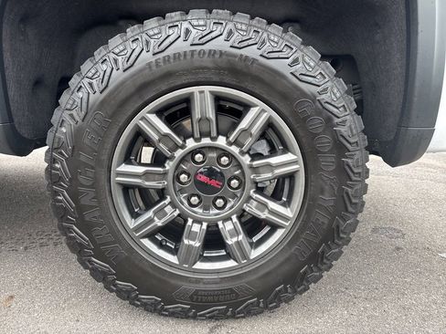 Used 2025 GMC Sierra 1500 AT4X image 14