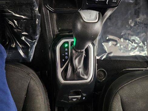 Used 2018 Jeep Renegade Altitude FWD image 22