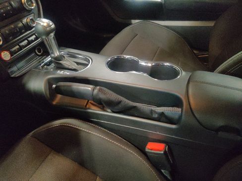 Used 2017 Ford Mustang Coupe image 26