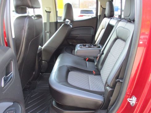Used 2018 Chevrolet Colorado Z71 AWD/4WD image 12