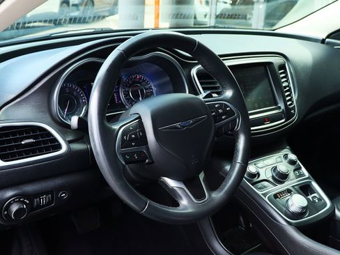 Used 2017 Chrysler 200 Limited Platinum image 38