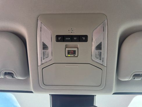Used 2025 Toyota RAV4 LE AWD/4WD image 31