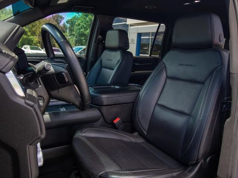 Used 2023 GMC Yukon XL Denali AWD/4WD image 9