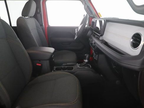 Used 2025 Jeep Wrangler Unlimited Sahara image 29