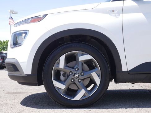 Used 2025 Hyundai Venue SEL FWD image 13