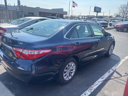 Used 2015 Toyota Camry LE image 3