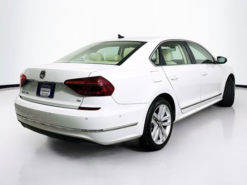 Used 2017 Volkswagen Passat 1.8T SEL Premium FWD image 7