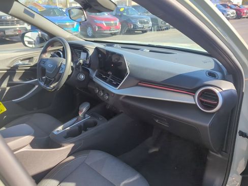 Certified 2024 Chevrolet Trax RS w/ Driver Confidence Package image 17