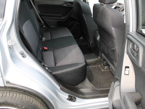 Used 2015 Subaru Forester 2.5i Premium AWD/4WD image 40