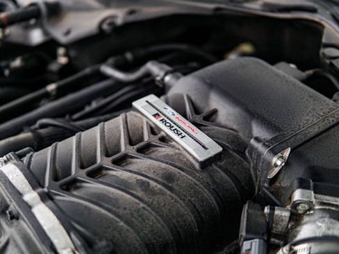 Used 2017 Ford Mustang GT Premium image 18