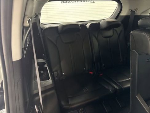 Used 2024 Kia Sorento S image 29