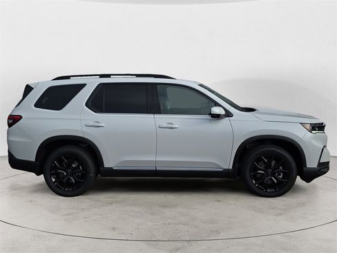 New 2025 Honda Pilot Touring image 6