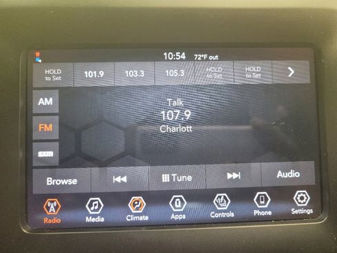 Used 2019 Jeep Cherokee Latitude Plus w/ Cold Weather Group AWD/4WD image 25