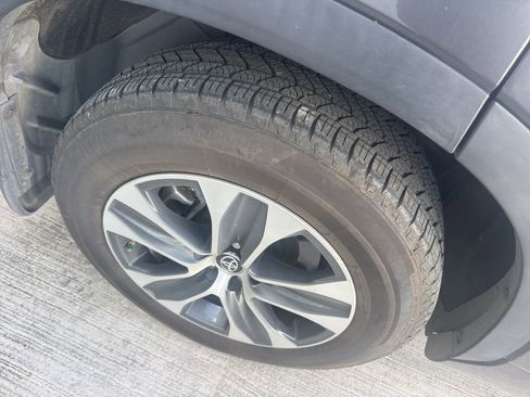 Used 2023 Toyota Highlander XLE image 11