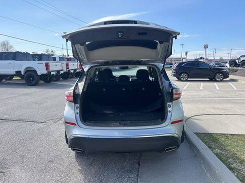 Used 2018 Nissan Murano SV w/ Premium Package AWD/4WD image 15