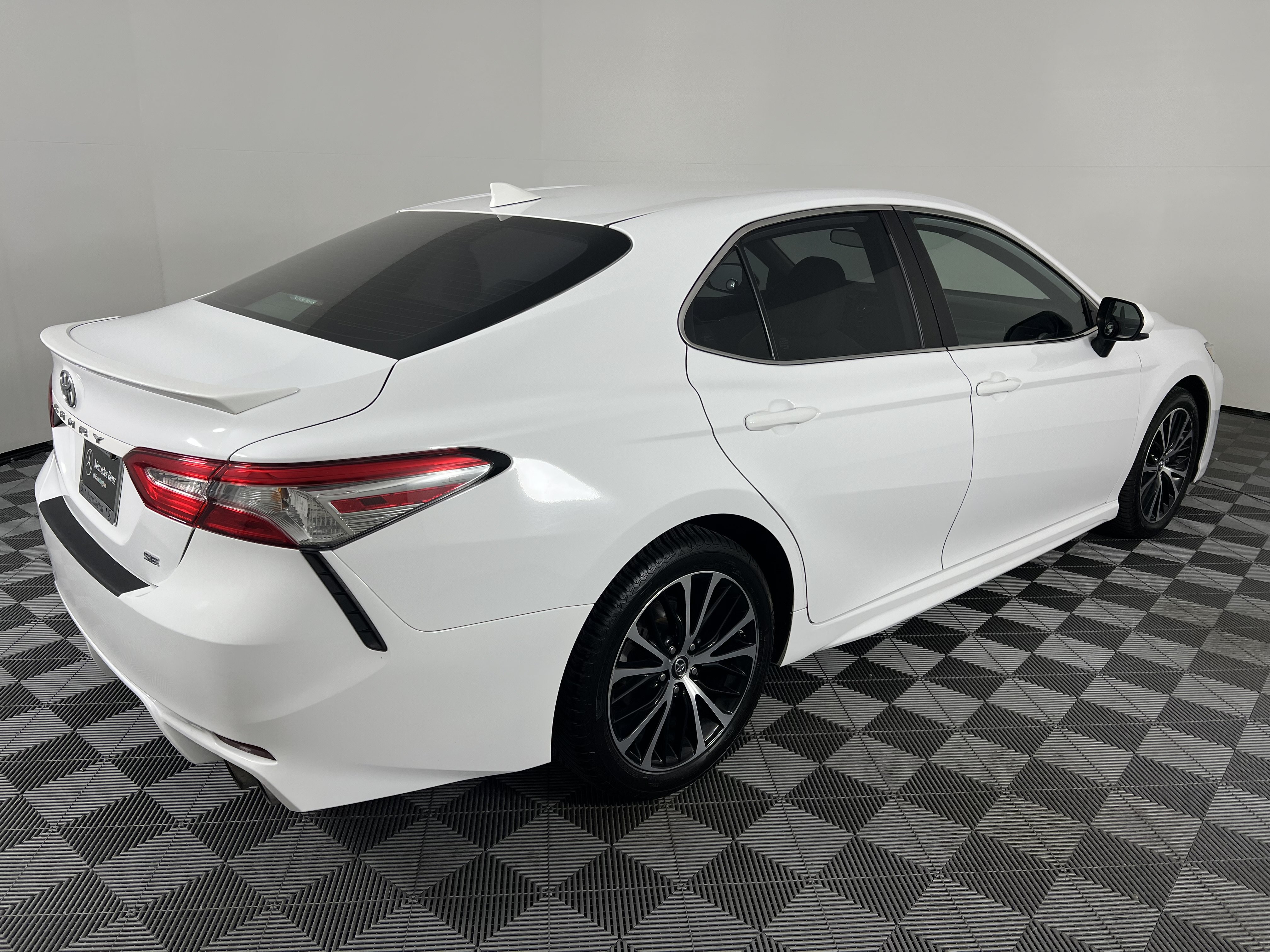Used 2019 Toyota Camry SE FWD image 13
